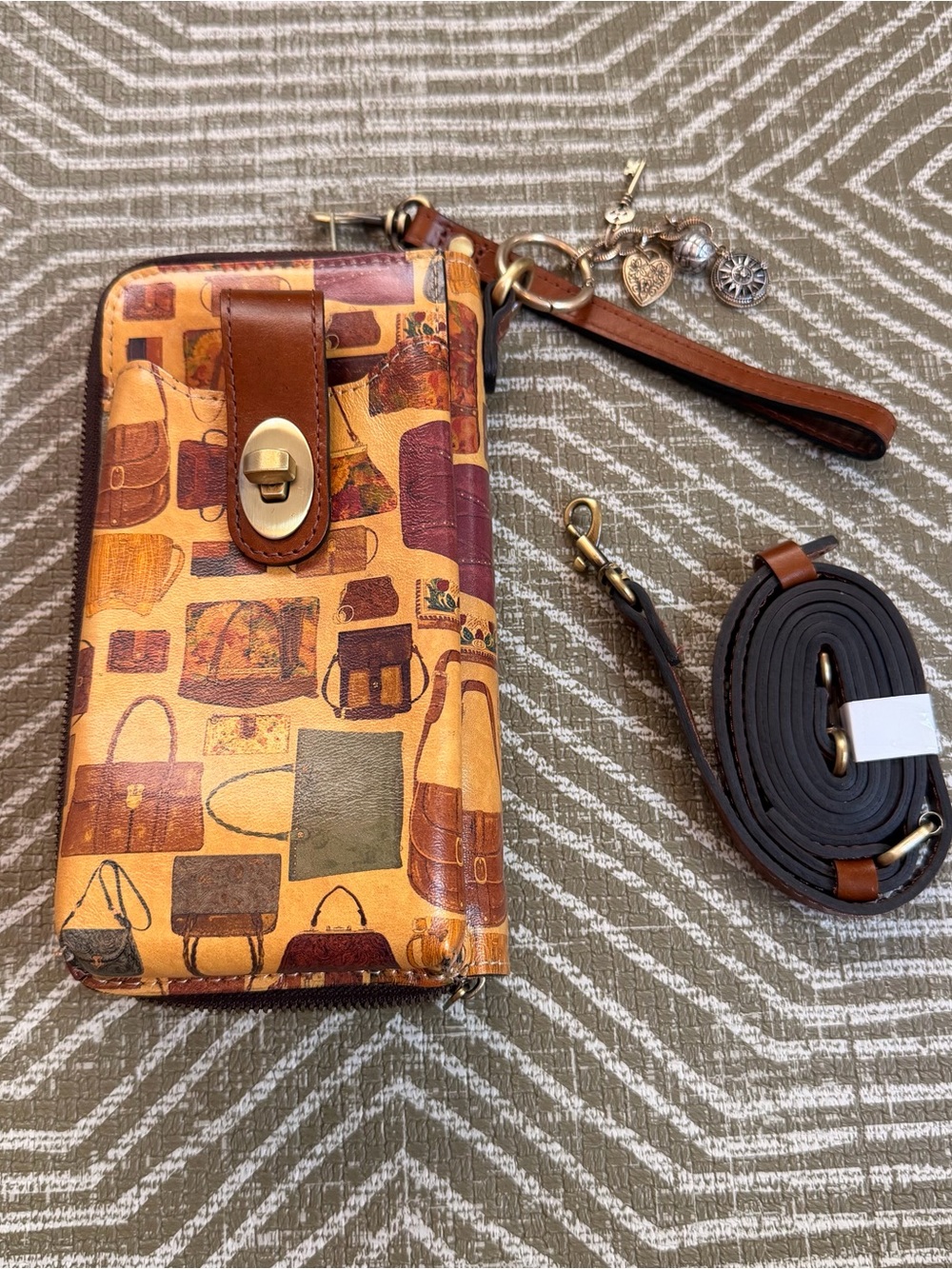 Patricia Nash Pats Closet Print Leather Phone Crossbody Wallet Organizer NWOT